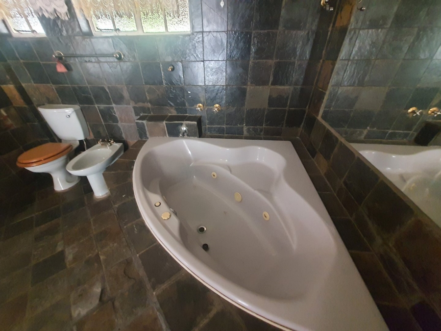 To Let 5 Bedroom Property for Rent in Hartbeespoort Rural North West